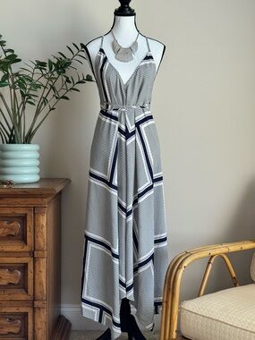 NWT Aakaa Navy and White Sleeveless Geometric Maxi Dress Size Medium